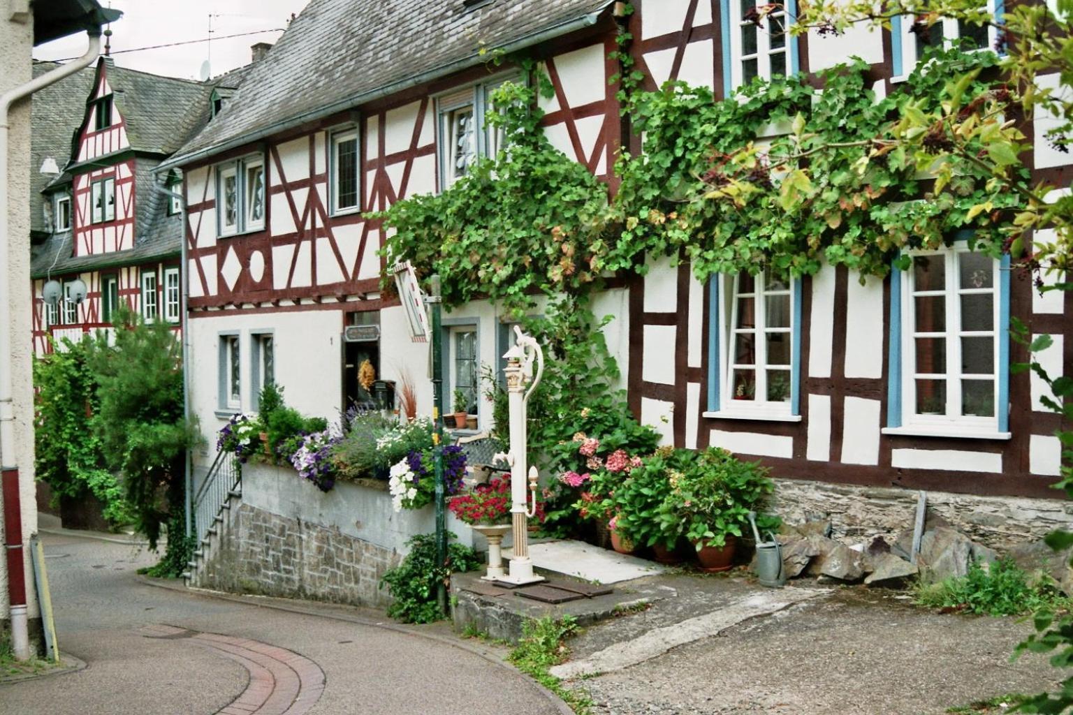 Gaestehaus Ina-Maria, Apartments Obernhof Bagian luar foto